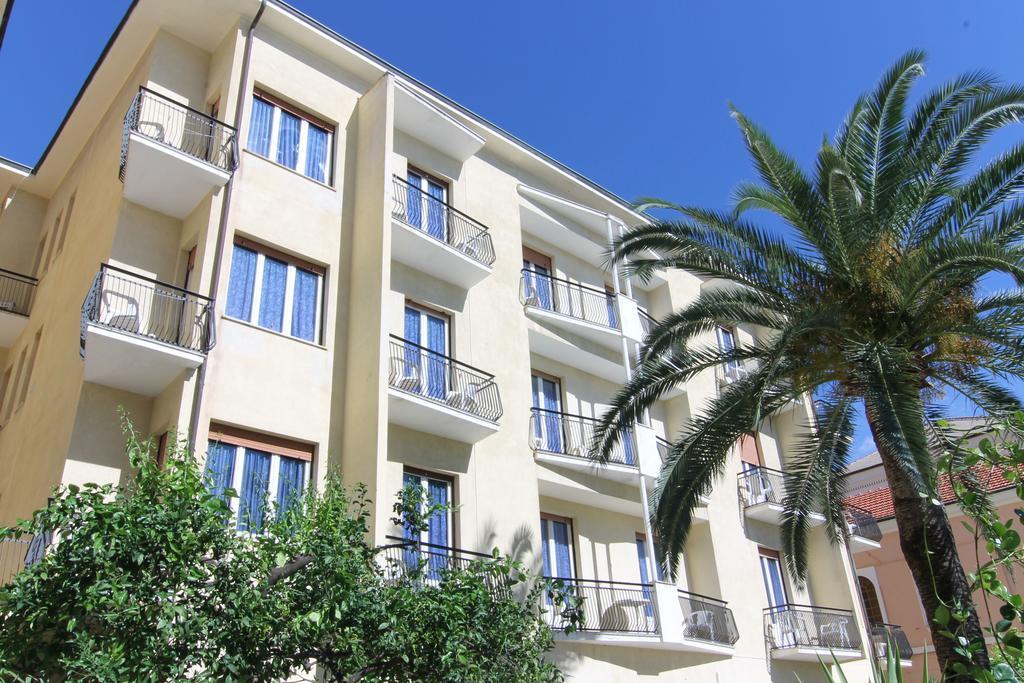 Hotel Lido Pietra Ligure Exterior foto